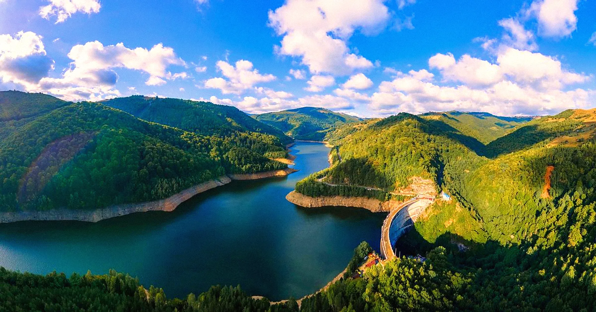 Lac de munte în Retezat